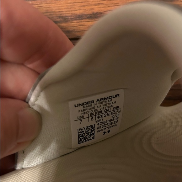 Under Armour Tan Slide Sandals size men’s 7. - Picture 3 of 3